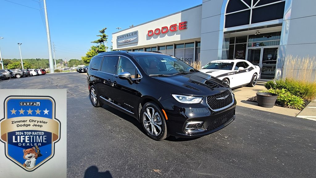 2026 Chrysler Pacifica Pinnacle's photo