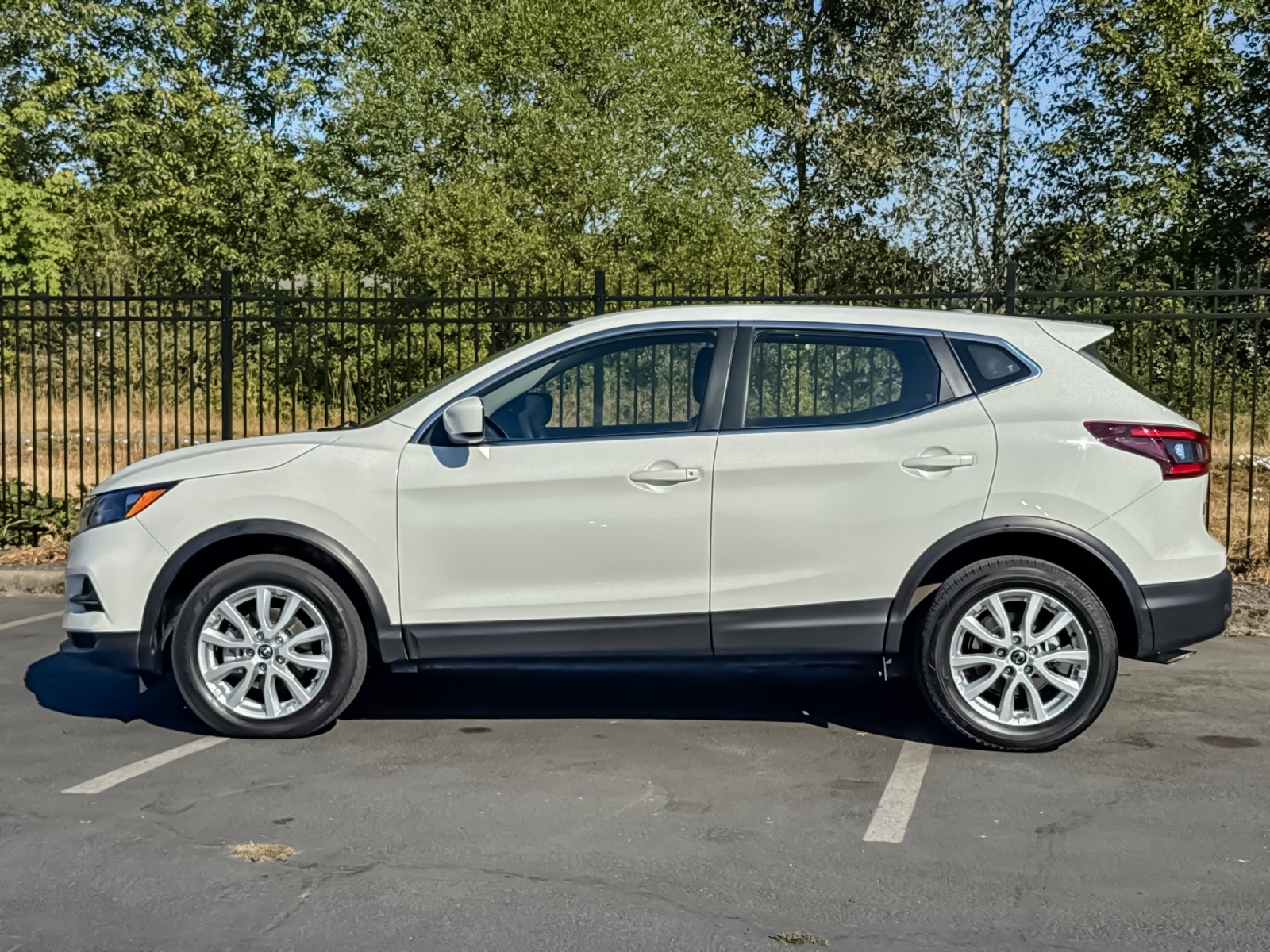 2022 Nissan Rogue Sport S photo 6