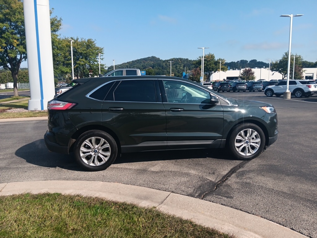 2022 Ford Edge Titanium photo 4