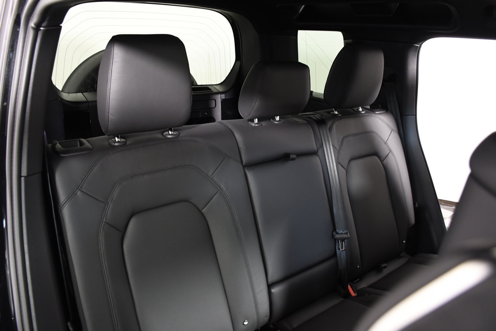 2025 Land Rover Defender 110 S photo 22