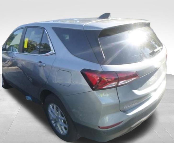 2024 Chevrolet Equinox LT photo 4