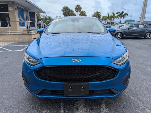 2020 Ford Fusion SE photo 2