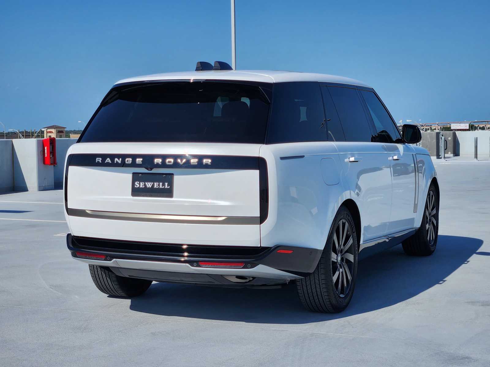 2024 Land Rover Range Rover SE photo 7