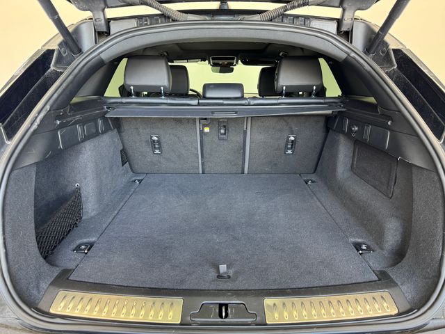 2025 Land Rover Range Rover Velar SE photo 3