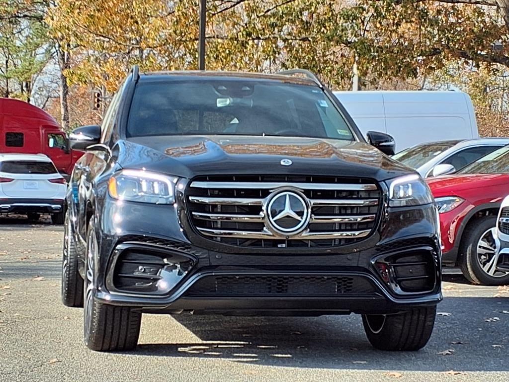 2025 Mercedes Benz GLS 450 4MATIC photo 2