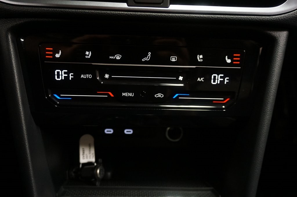 2025 Volkswagen Taos SEL photo 12