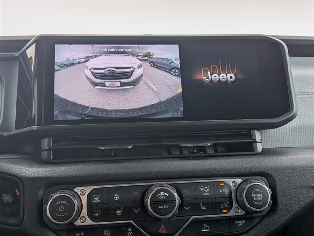 2024 Jeep Wrangler Willys photo 18