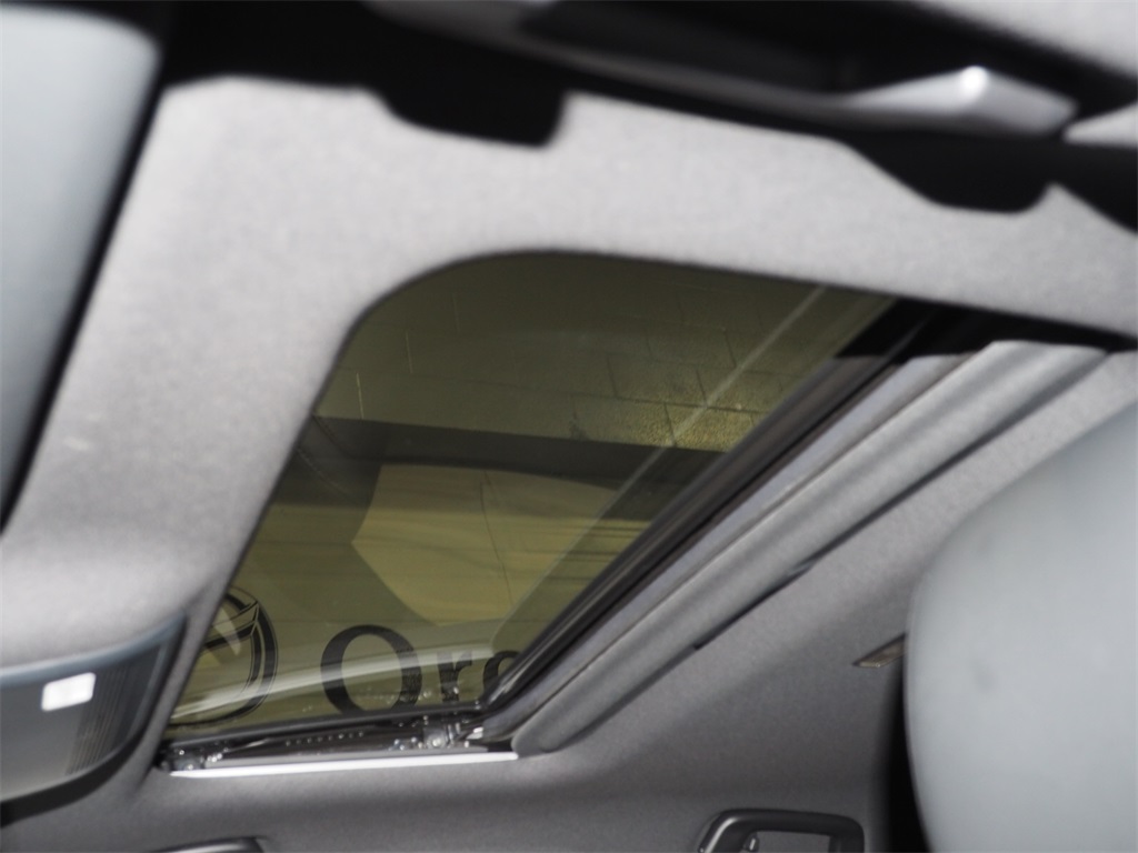 2025 Mazda Mazda3 2.5 s Preferred photo 3