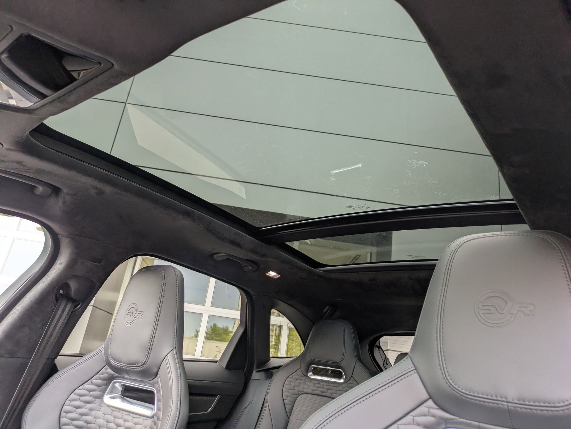 2026 Jaguar F-PACE SVR photo 11