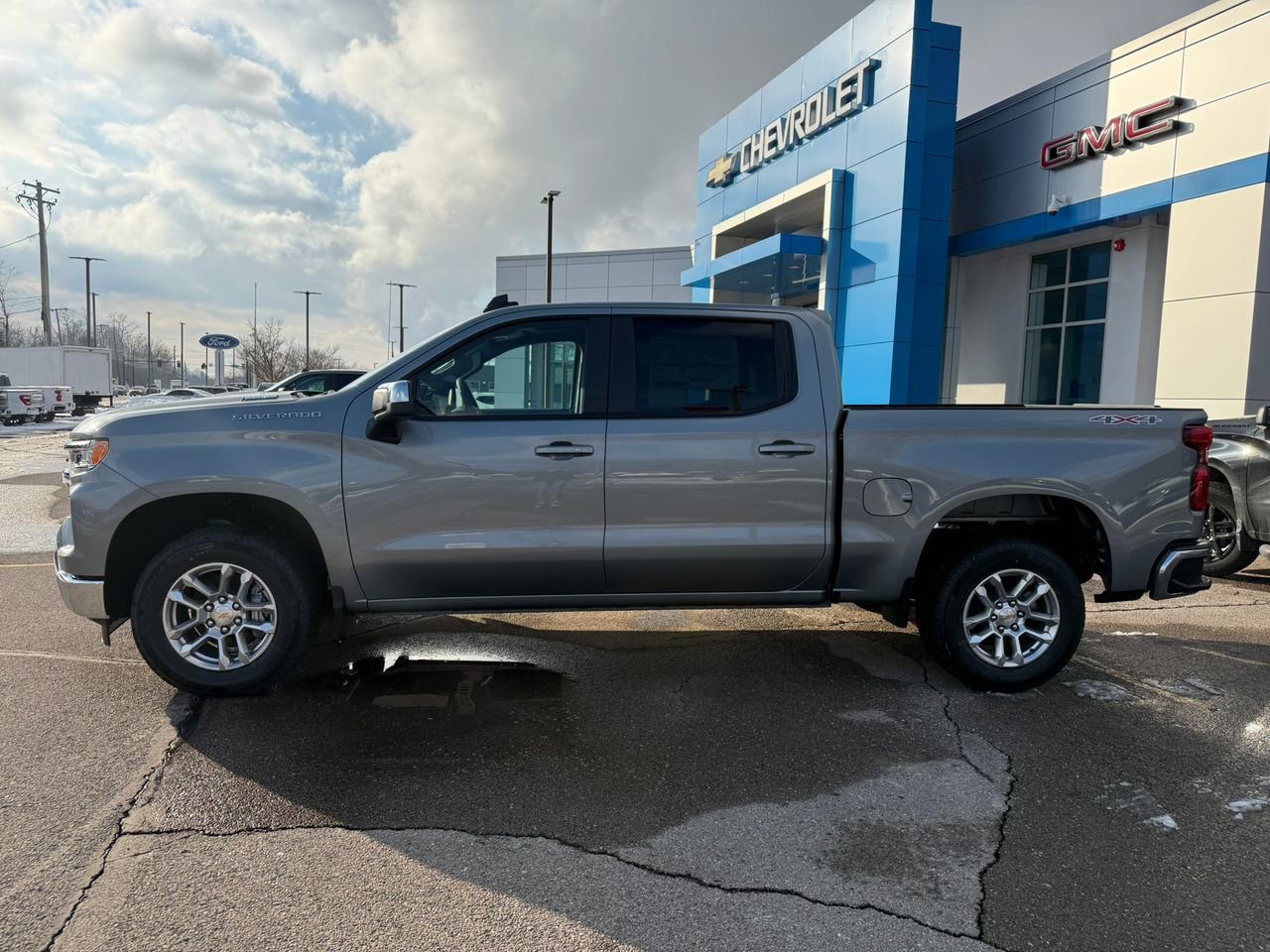 2025 Chevrolet Silverado 1500 LT photo 3