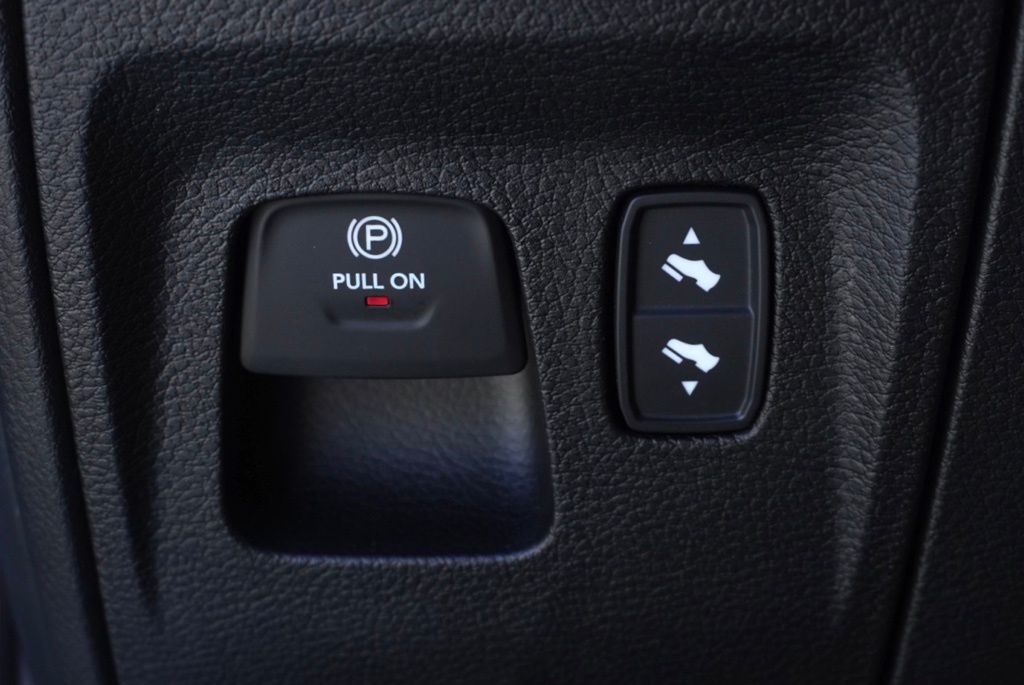 New 2026 Bright White Clear-Coat Exterior Paint RAM Big Horn Sport Appearance Edition image 13