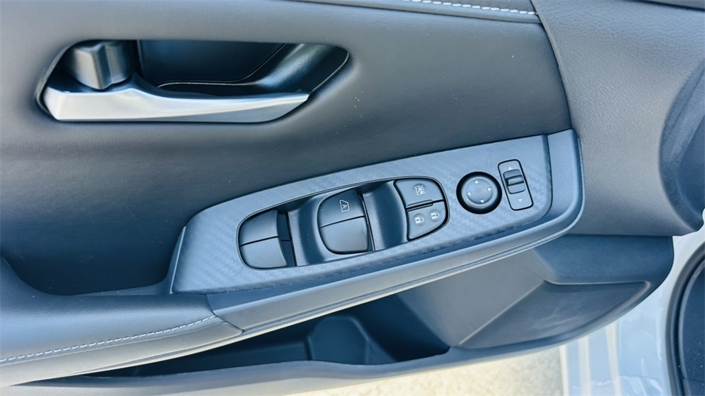 2025 Nissan Sentra SV photo 14