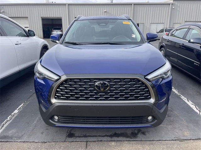 2024 Toyota Corolla Cross XLE photo 2