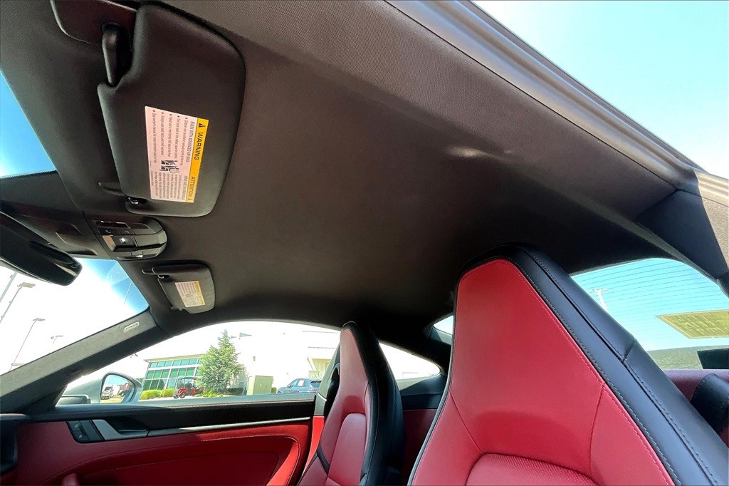 2025 Porsche 911 photo 18