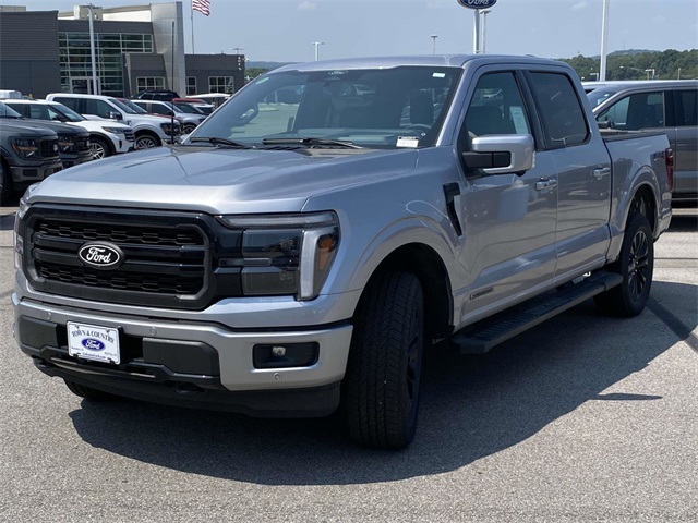 2025 Ford F-150 Lariat photo 3