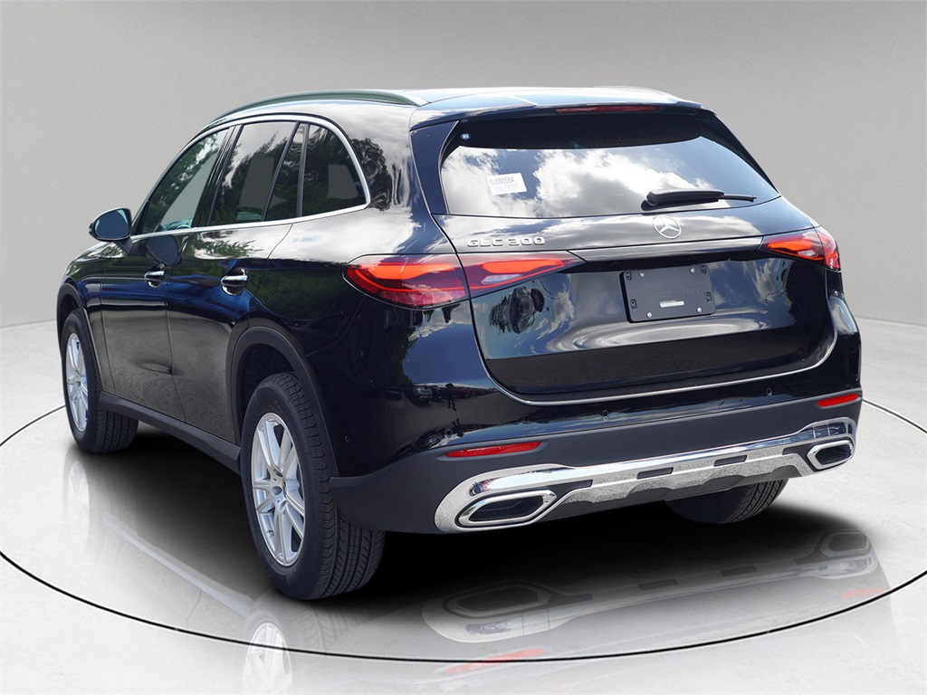 2025 Mercedes Benz GLC 300 photo 4
