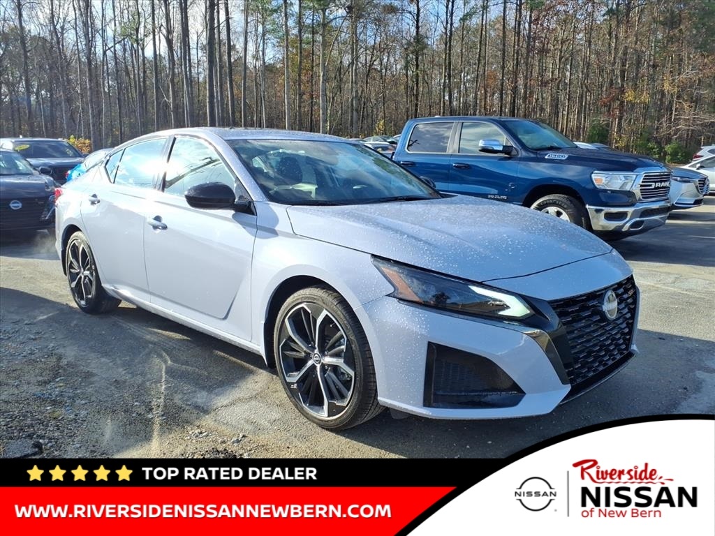 2025 Nissan Altima SR's photo