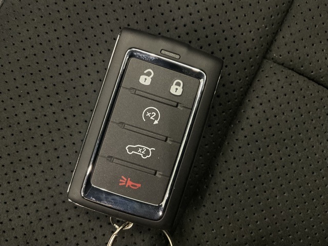 New 2024 Bright White Clear-Coat Exterior Paint Jeep Trailhawk 4xe image 29