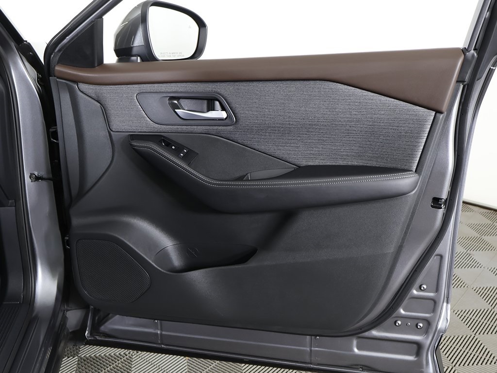 2022 Nissan Rogue SV photo 18