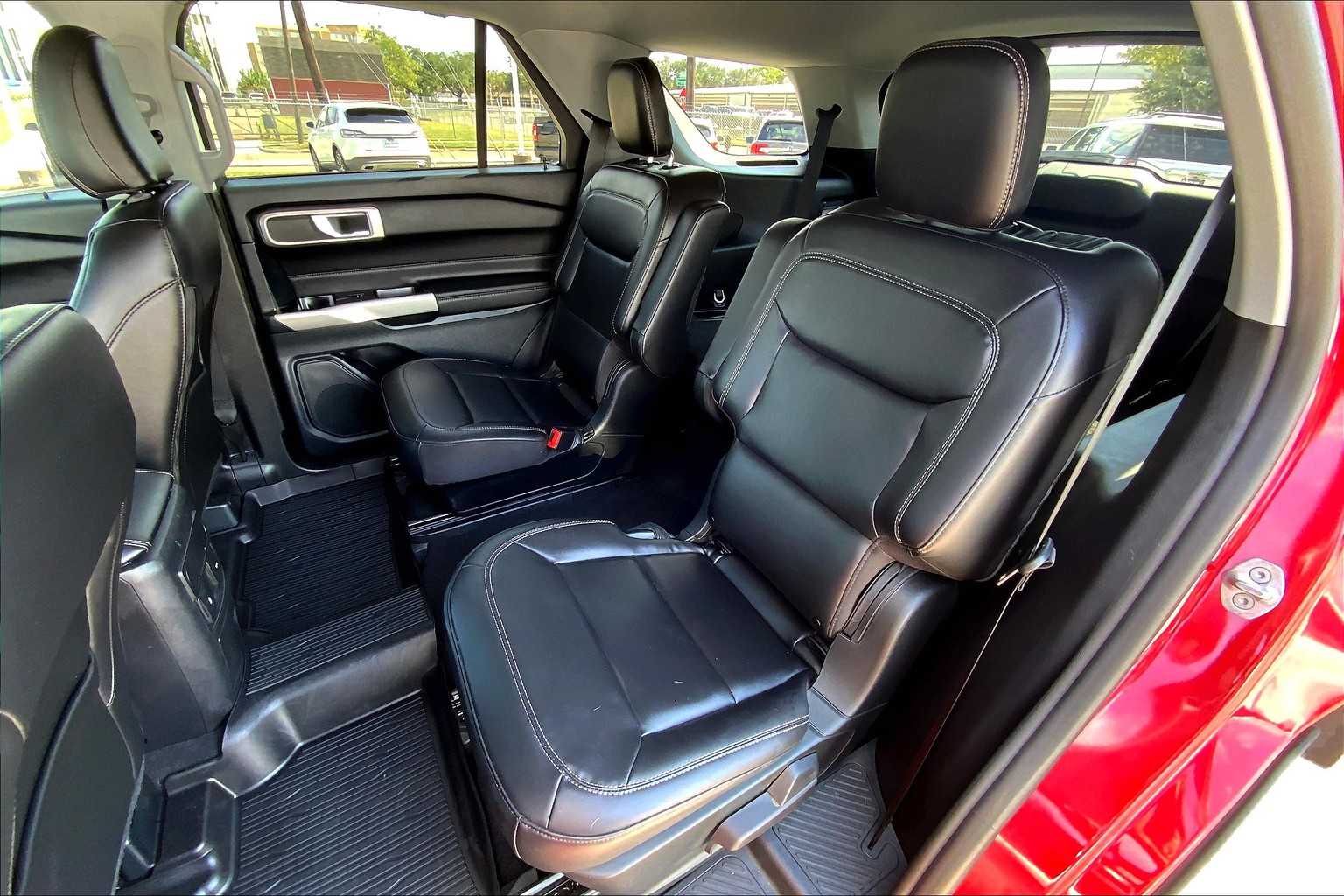 2023 Ford Explorer XLT photo 17