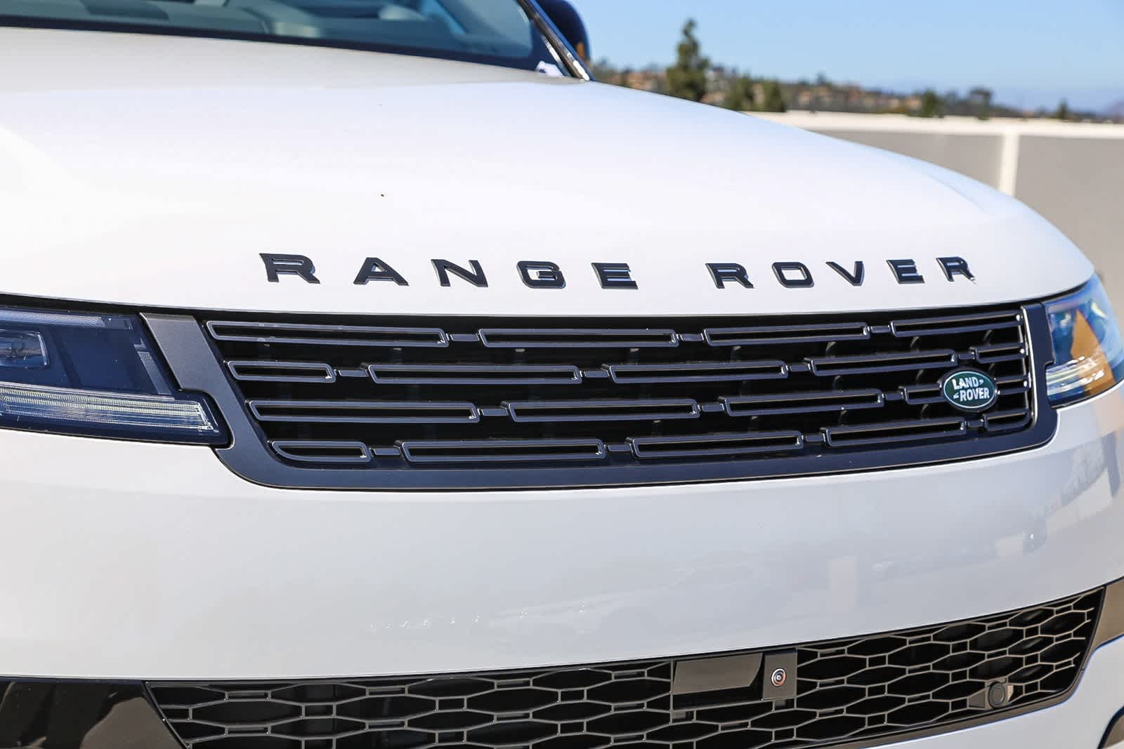 2025 Land Rover Range Rover Sport SE photo 2