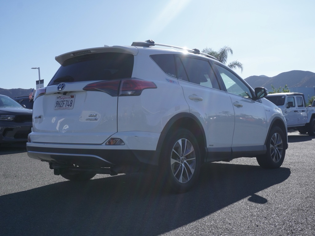 2018 Toyota RAV4 Hybrid XLE photo 3