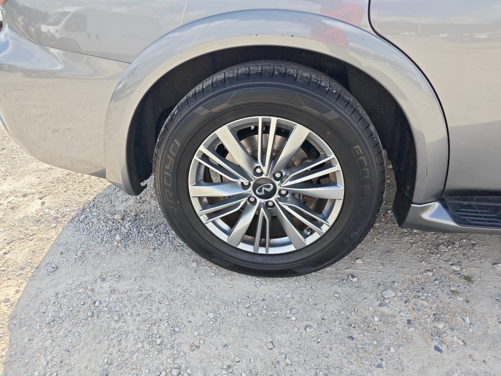 2021 Infiniti QX80 Luxe photo 6