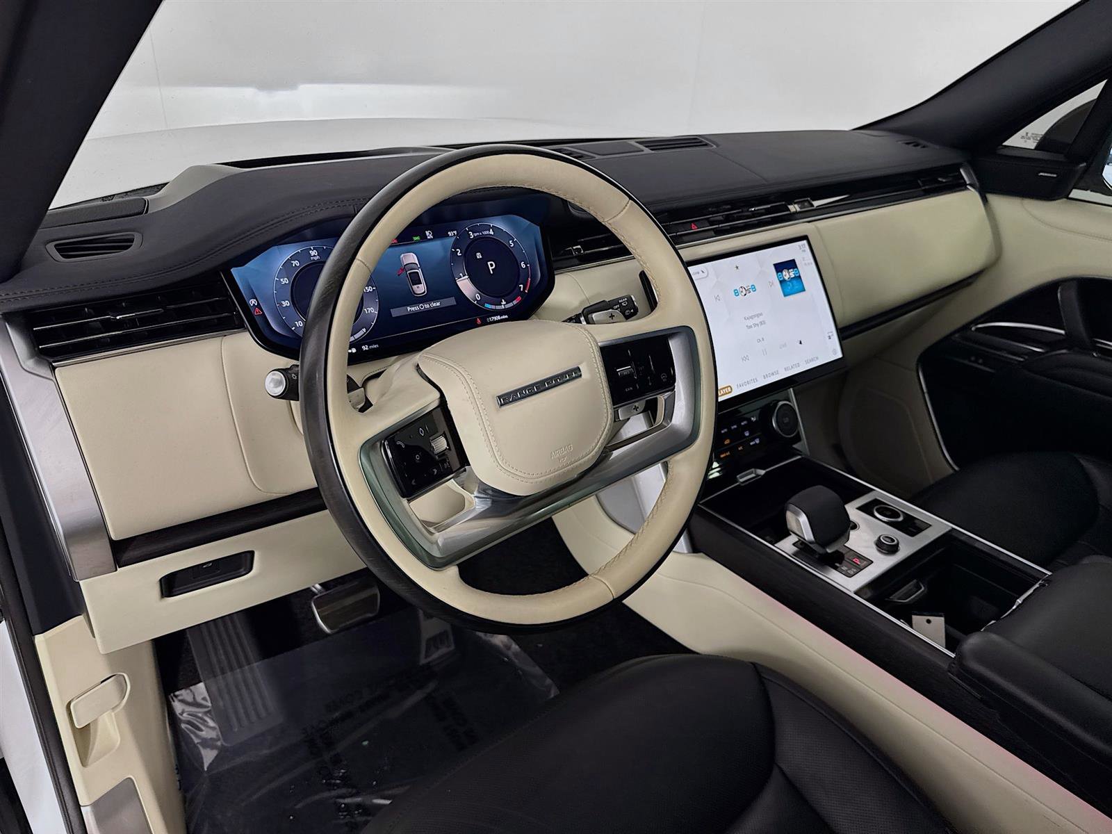 2023 Land Rover Range Rover SE photo 7