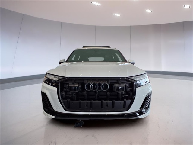 2025 Audi Q7 photo 3