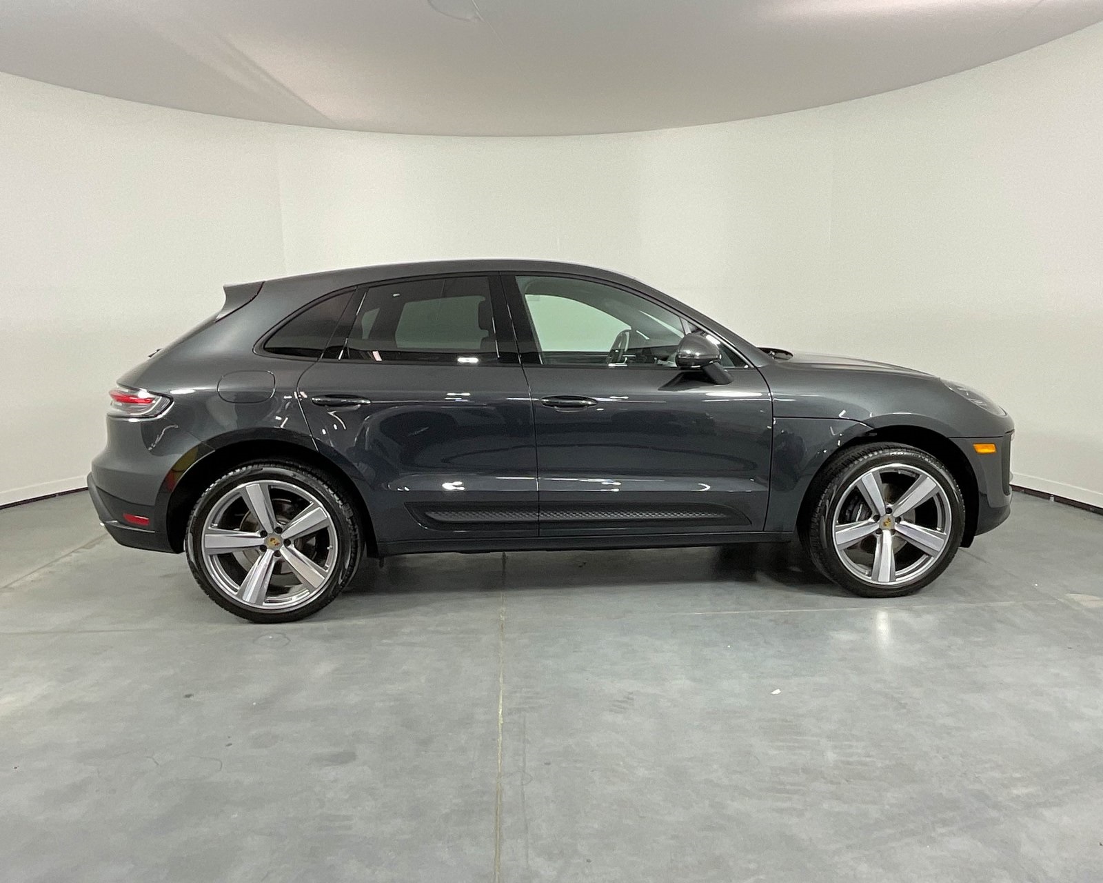 2024 Porsche Macan S photo 8