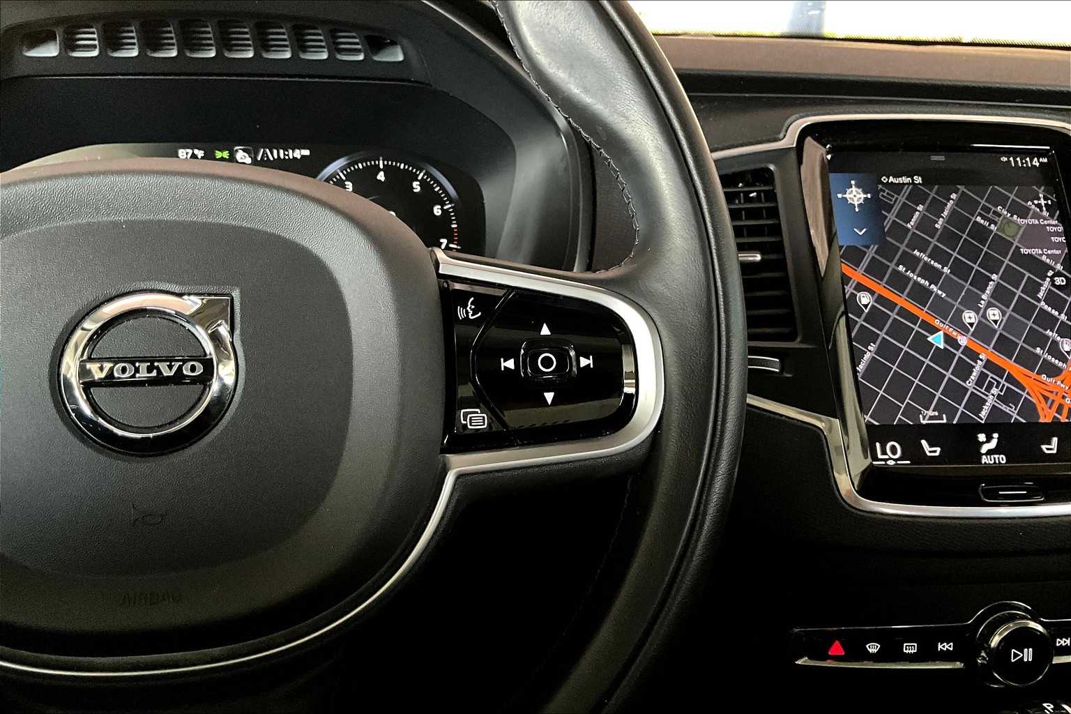 2020 Volvo XC90 Momentum photo 23