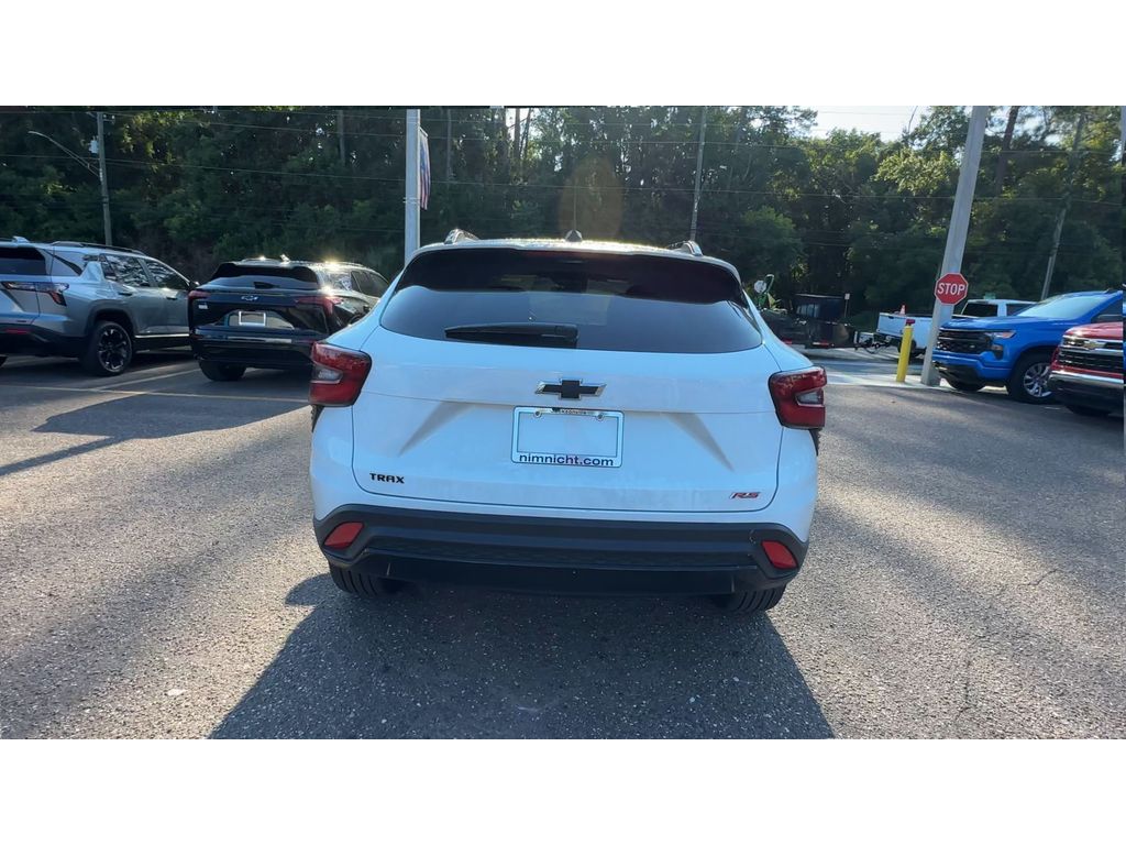 2025 Chevrolet Trax photo 2