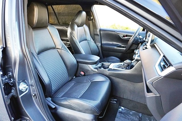 Used 2020  Toyota XSE image 11