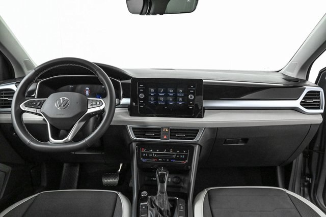 2025 Volkswagen Taos SE photo 18