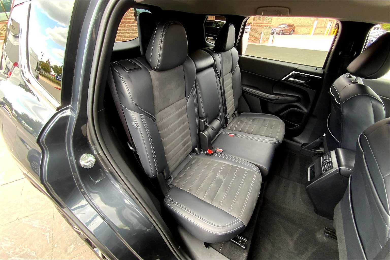 2024 Mitsubishi Outlander SE photo 16