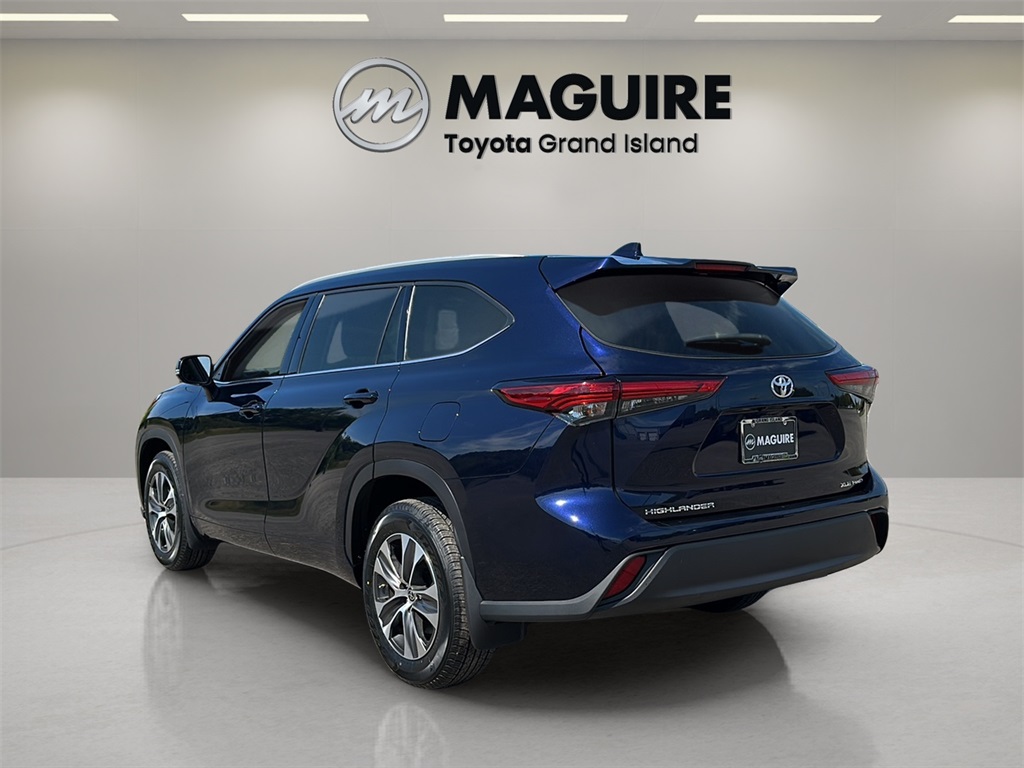 2022 Toyota Highlander XLE photo 3
