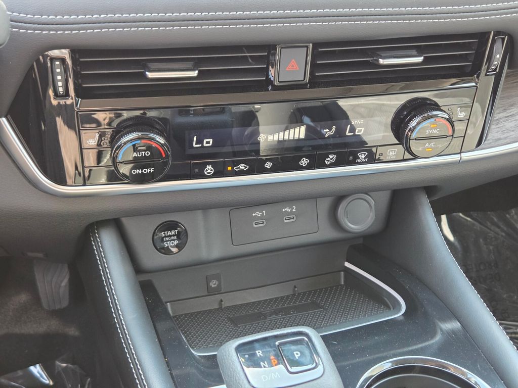 2025 Nissan Rogue Platinum photo 14