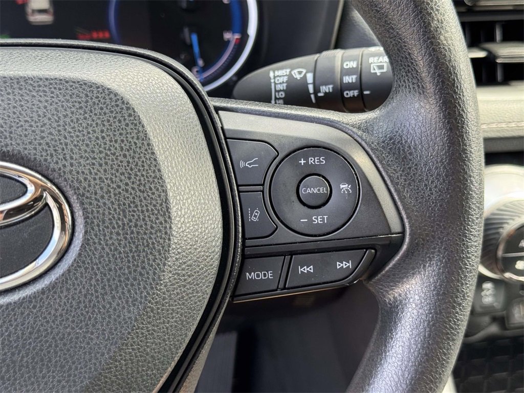 2024 Toyota RAV4 Hybrid XLE photo 8