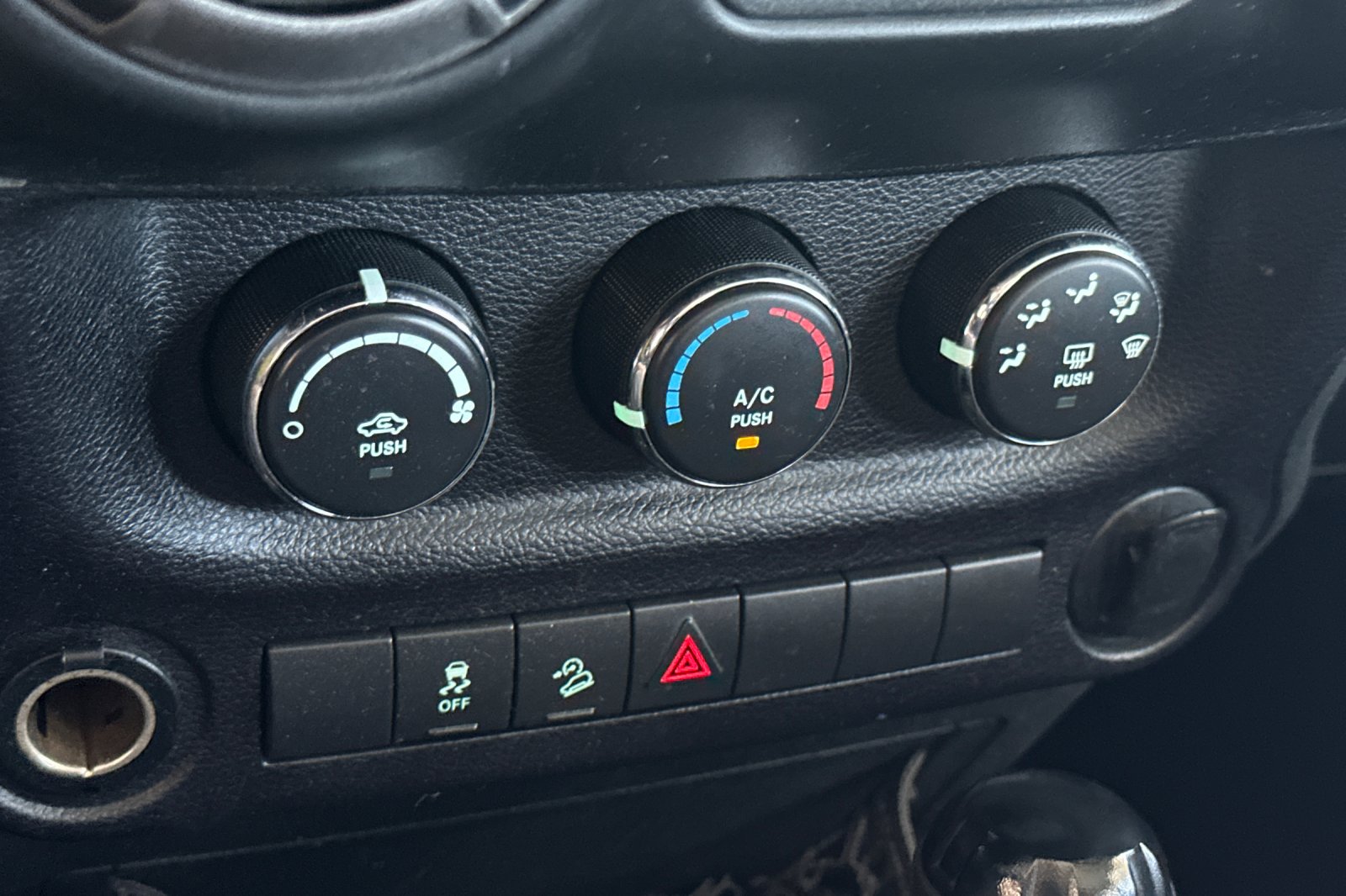 2017 Jeep Wrangler Unlimited Sport photo 18