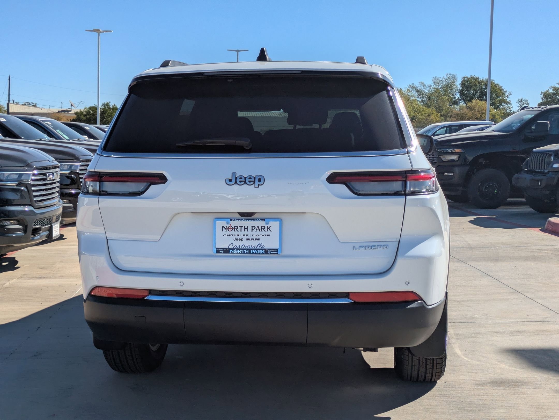 2025 Jeep Grand Cherokee Laredo X photo 4