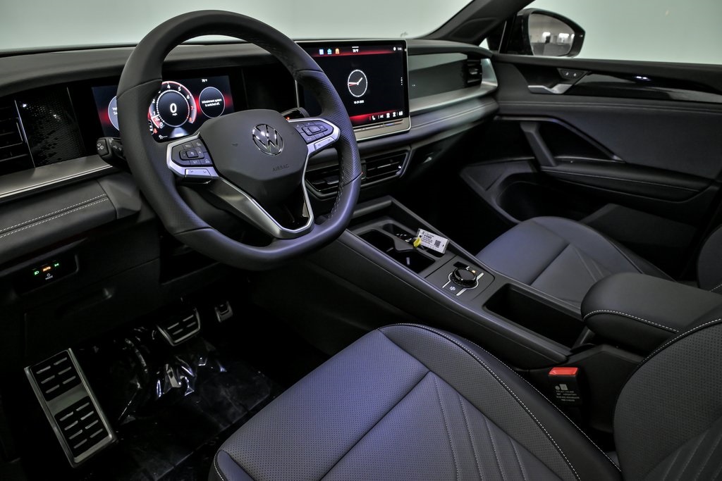 2026 Volkswagen Tiguan SE R-Line Black photo 4