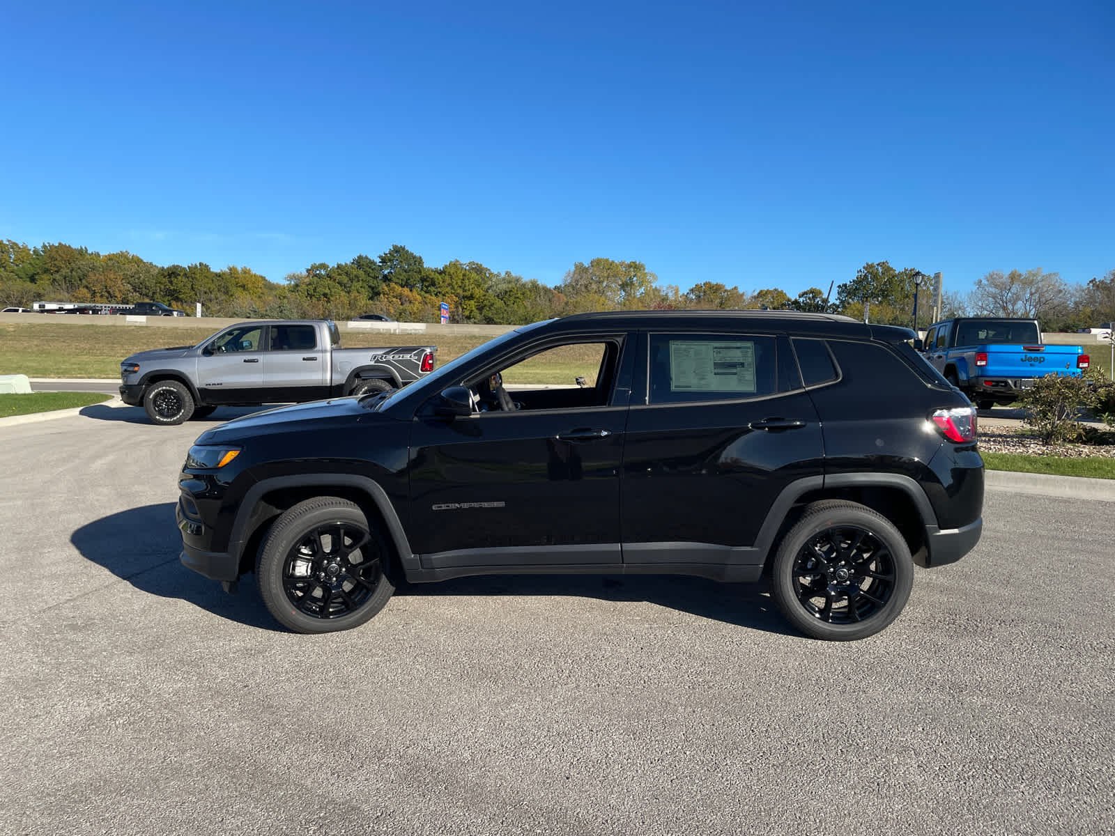2026 Jeep Compass Latitude Altitude photo 3
