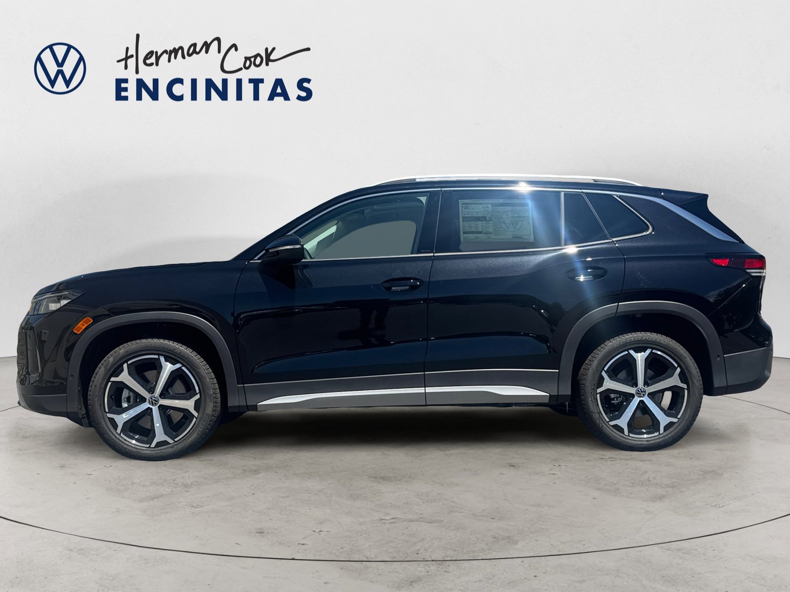 2025 Volkswagen Tiguan SE photo 2
