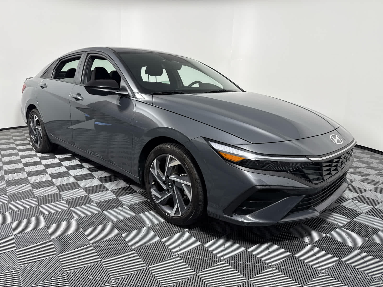 2025 Hyundai Elantra SEL Sport photo 7
