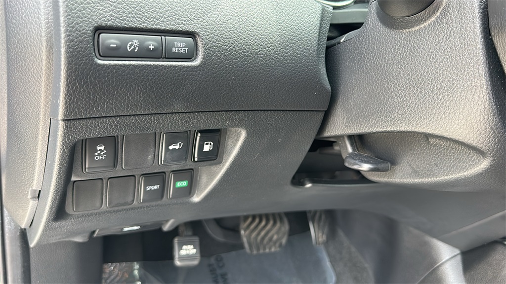 2018 Nissan Rogue SV photo 16