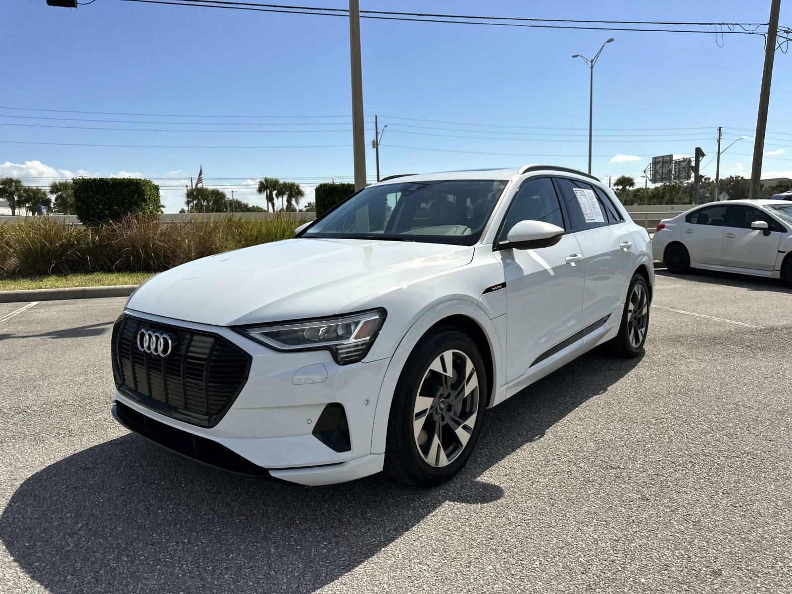 2021 Audi e-tron Premium photo 7