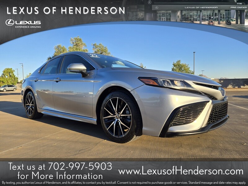 2022 Toyota Camry SE's photo