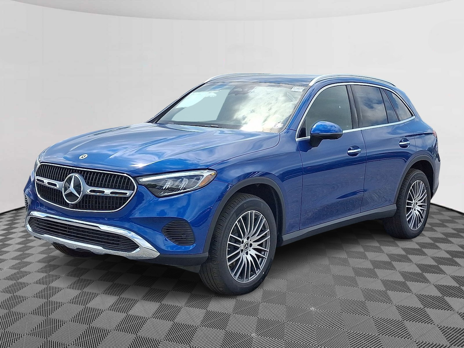 2025 Mercedes Benz GLC 300 4MATIC photo 2