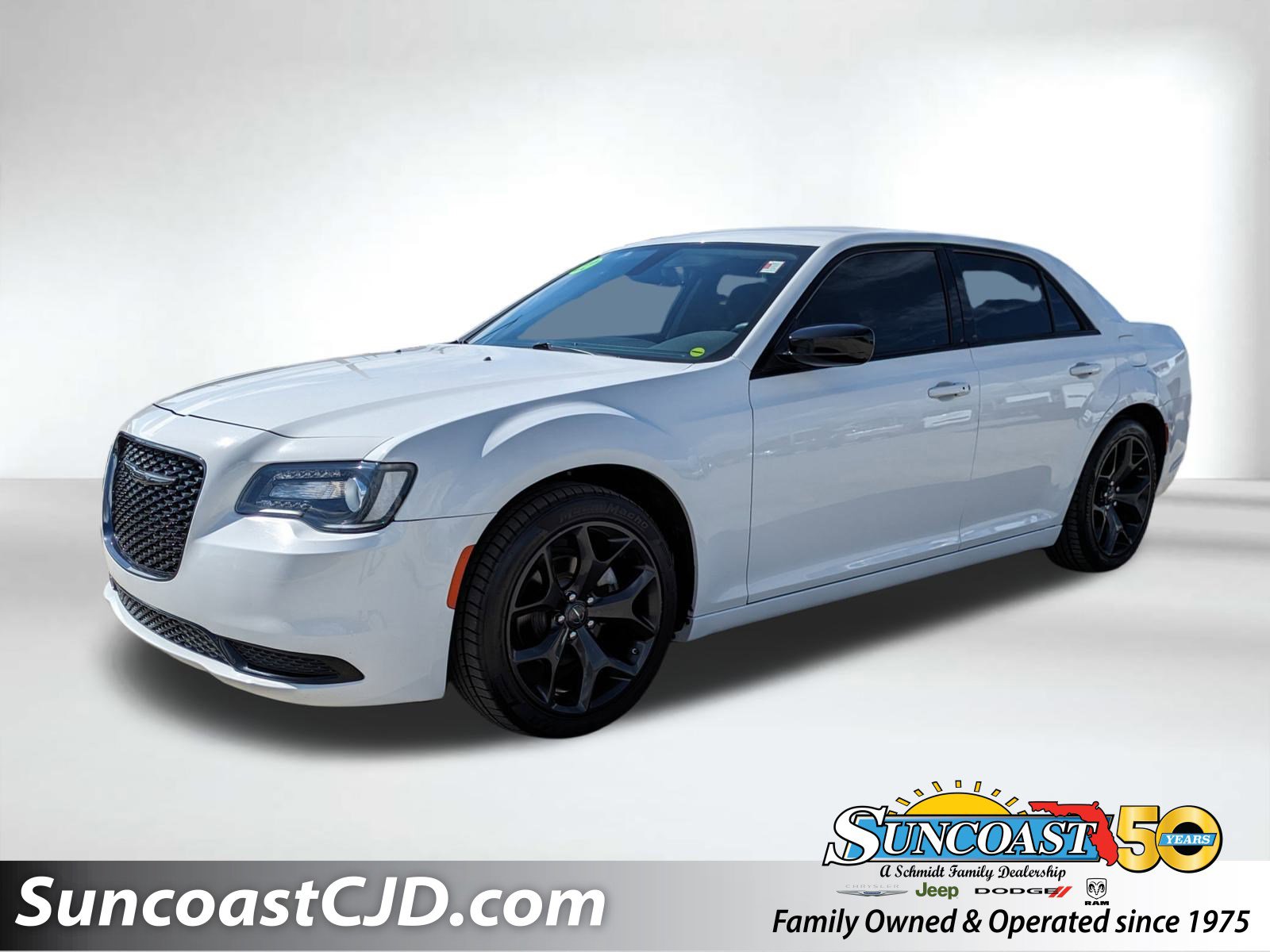 2022 Chrysler 300 Touring's photo