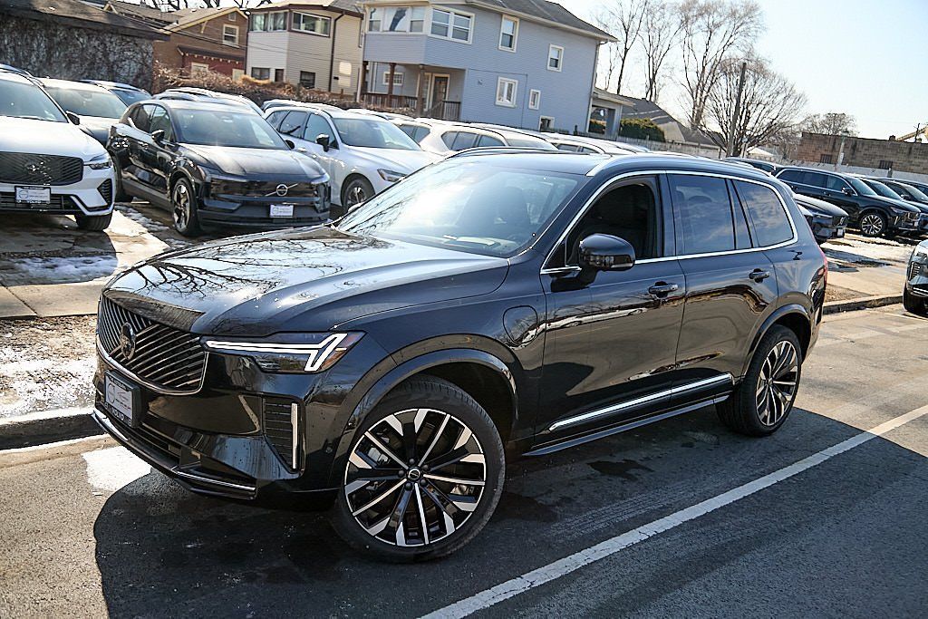 2026 VOLVO XC90 - Image 2